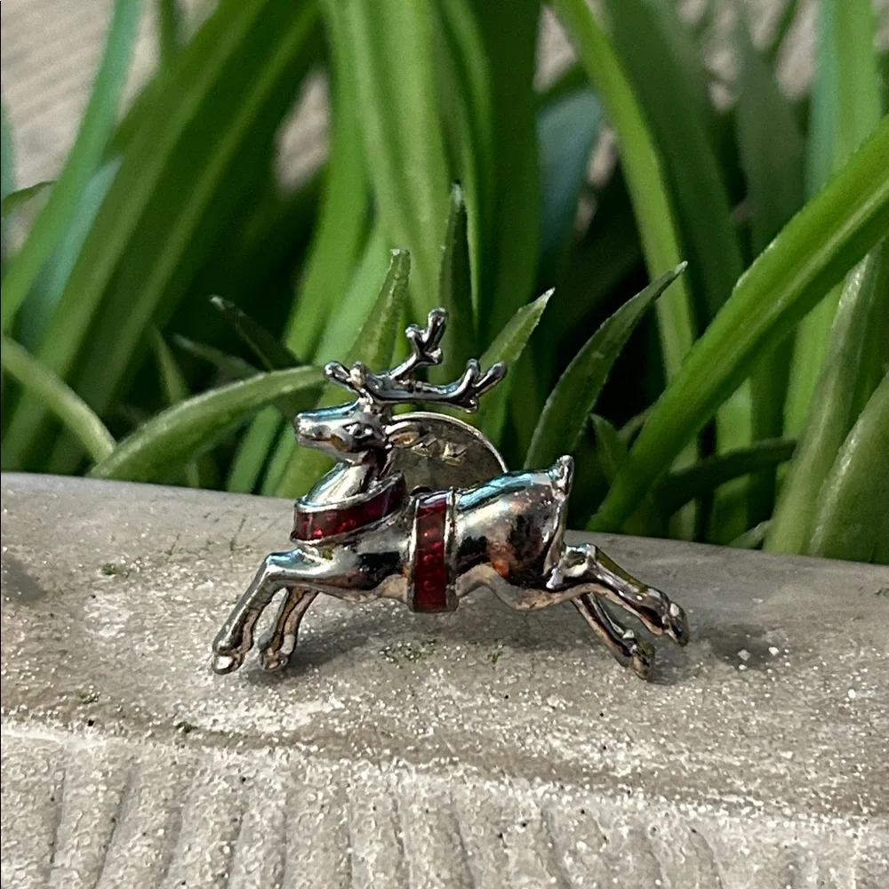 Avon Reindeer pin Christmas silvertone reindeer with red enamel brooch
